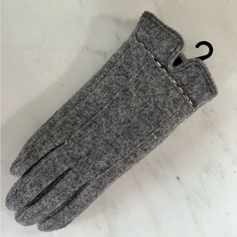 NWT Gray Gloves, Wool Blend.